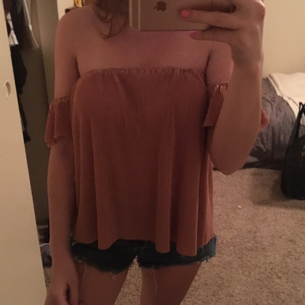 Off the shoulder, strapless pink top!